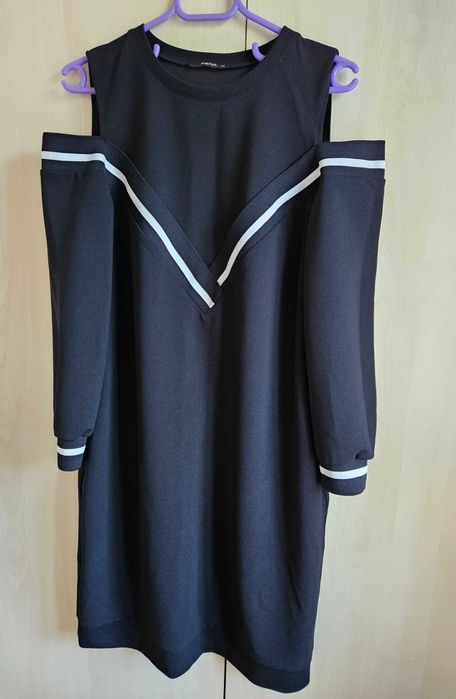 Рокля миди дължина