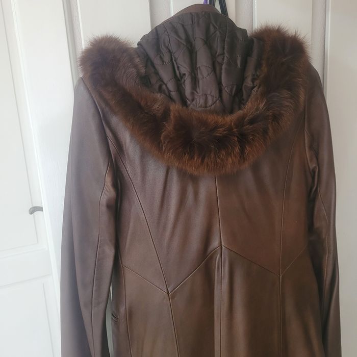 Vând haina din piele, mărimea 40