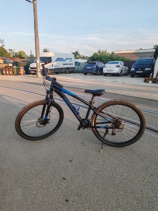 Bicicletă MTB Rockrider 27.5” – cadru M, 9 viteze, frâne pe disc – 800 lei