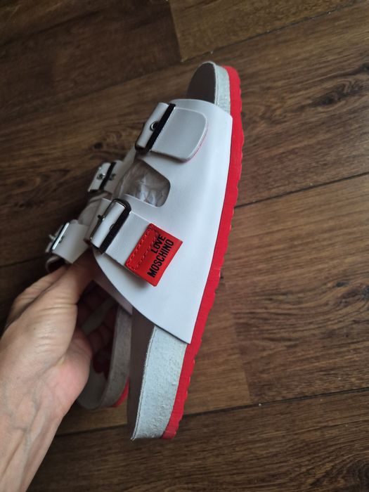 Moschino чехли N41 и Chanel N40 сникърси