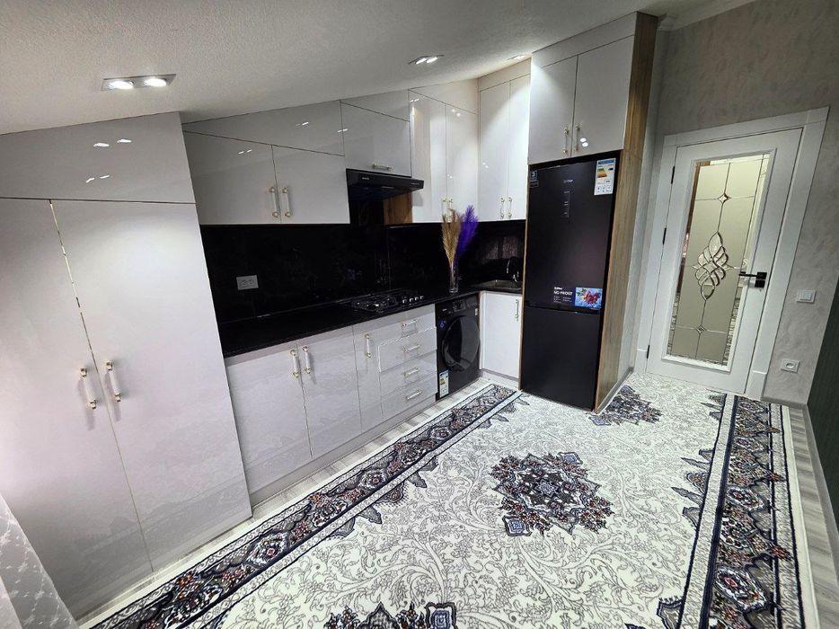 Aeroport. 3 xonali + hall kvartira sotiladi