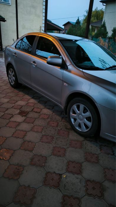 Продам машину Mitsubishi Lanser