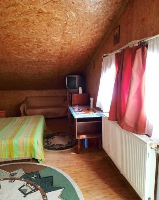 Caut  chirias ! >inchirez o camera la casa, dispune de baie si bucatarie !