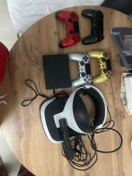 Весь Комплект PS4 Прошитый+ 4 геймпада+ PS VR