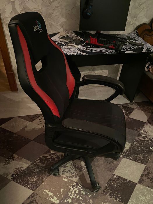 Продам игровое кресло