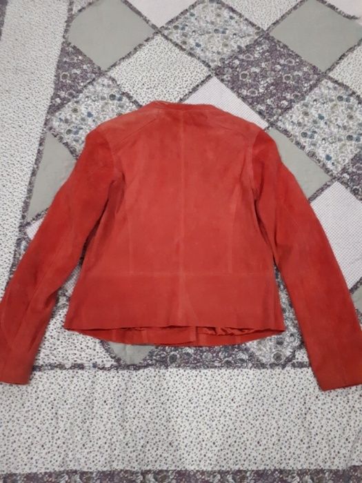 Женская кожаная куртка продается