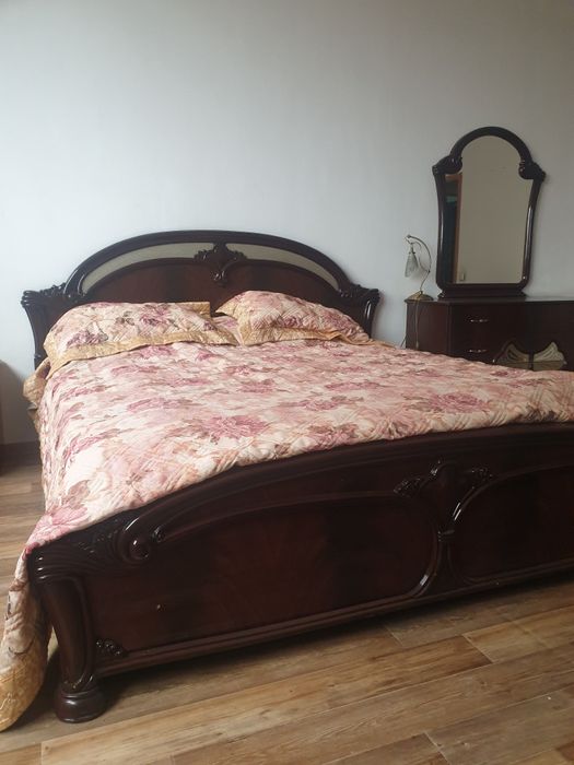 Продам спальный гарнитур