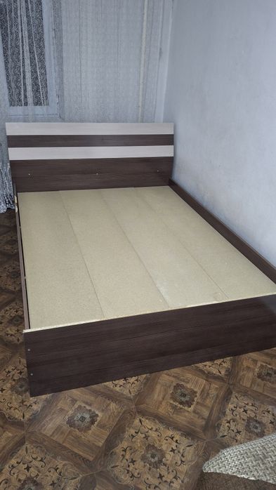 Двуспальная кровать