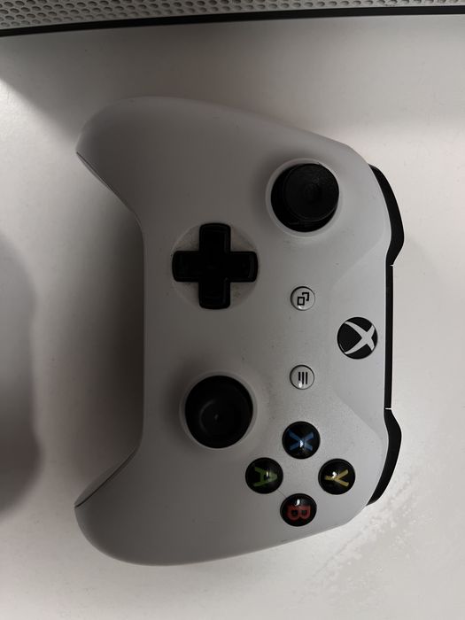 Xbox One S cu Fifa 19 inclus(nu mai am carcasa jocului)