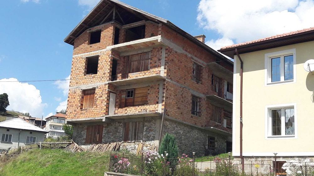 Продава се Къща в Пловдив, Гагарин - 550 кв.м за 137 €/кв.м - Снимка #2