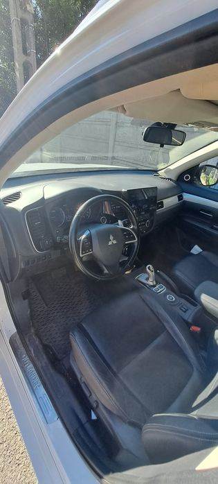 Vand Mitsubishi Outlander Plug/ In Hybrid III, masina este in perfecta stare de functionare