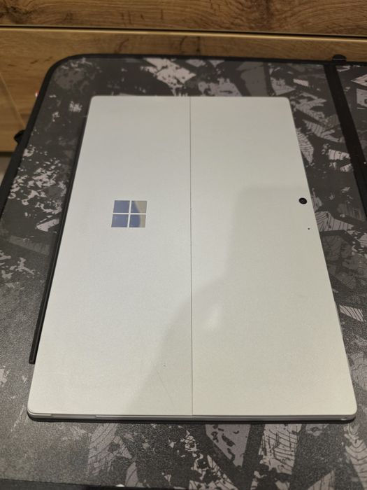 Microsoft Surface Pro 7 / i5-10th / 8GB Ram / 128 SSD