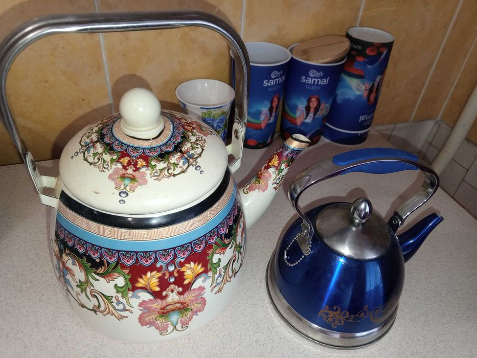 Чайник большой срочно, недорого