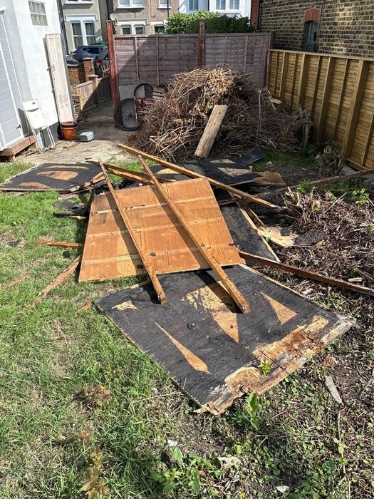 Facem curățenie garaje poduri apartamente lom Electrocasnice fiare vec