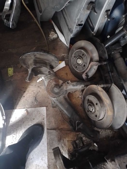 Bmw e30 запчасти продам