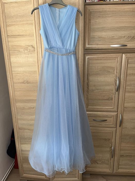 Vand rochie de seara albastru deschis.