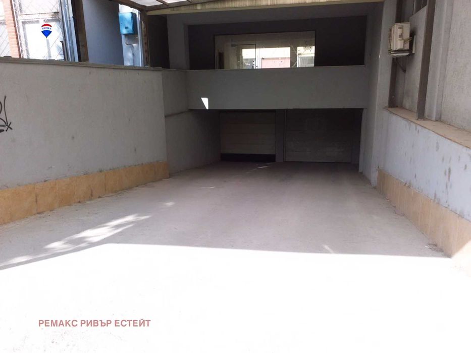 Две паркоместа за продажба кв. Родина 1