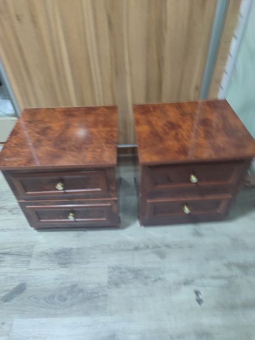Продается кровать и две тумбочки