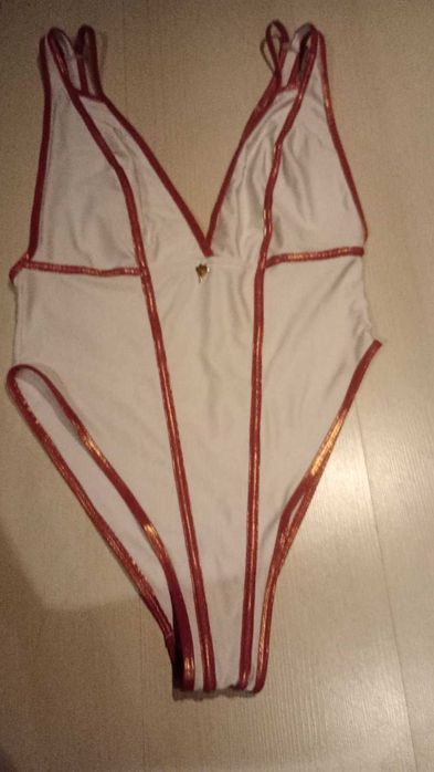 Цял бански ЧИСТО НОВ