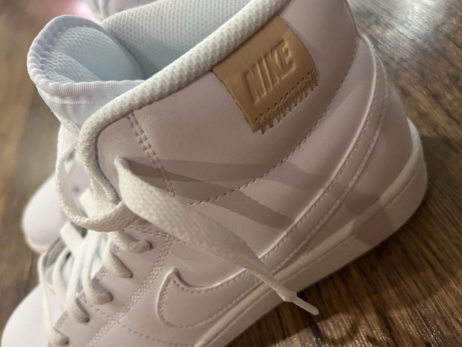 Чисто нови кецове Nike 38.5 номер