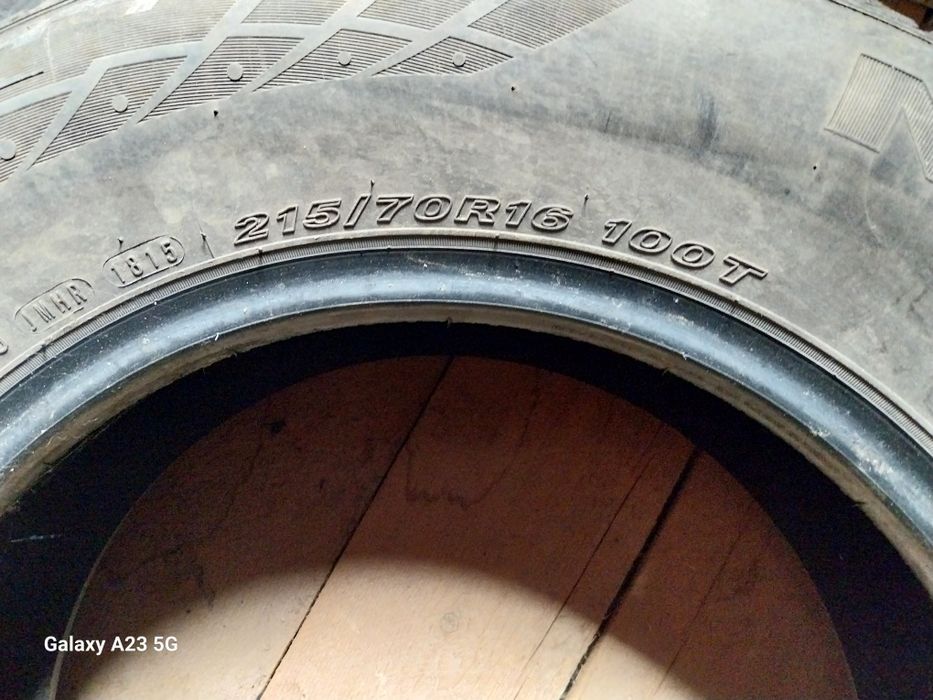 Vând 4 cauciucuri de iarnă 215/70 R16 100T