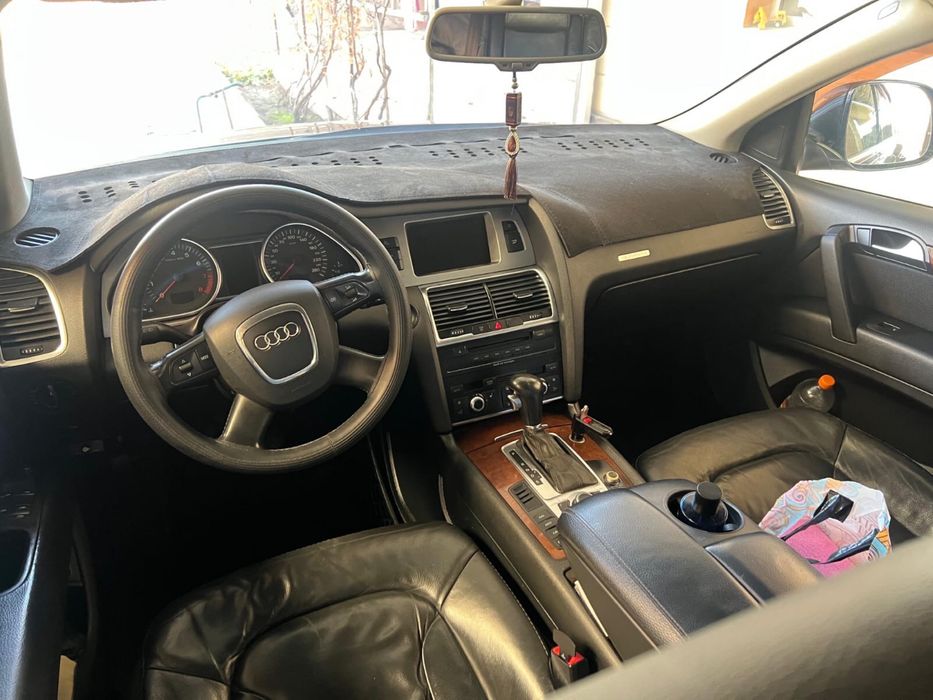 Ауди Q7 автомобиль