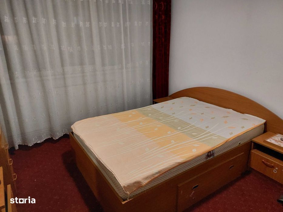 De vânzare apartament 3 camere decomandat et intermediar