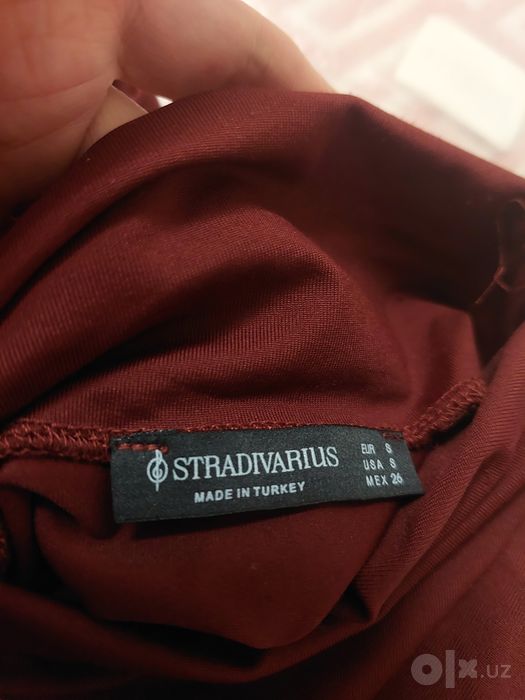 Лонгслив Stradivarius.