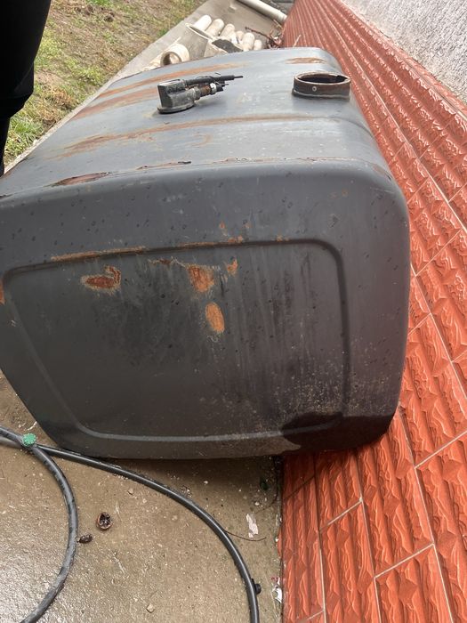 Бак для грузового автомобиля