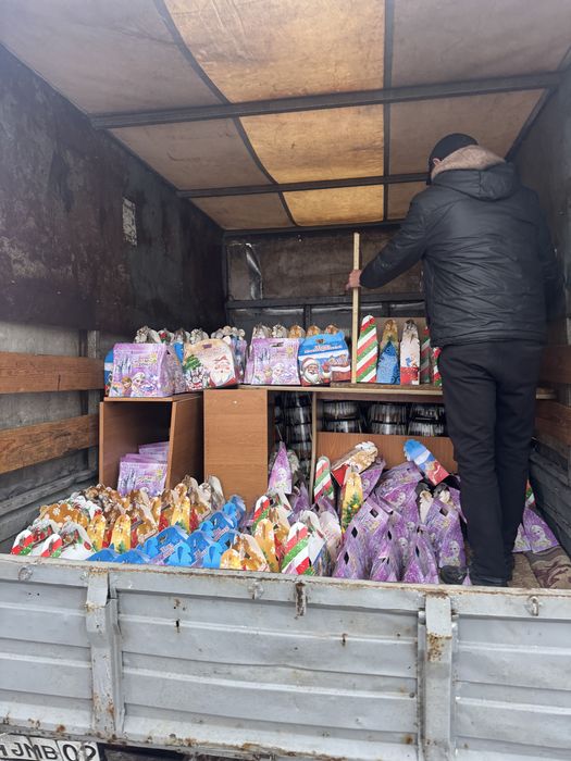 Торт и новогодний подарка оптом