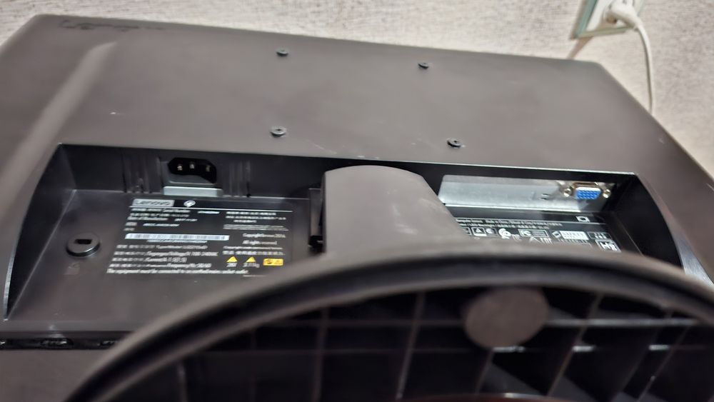 Монитор Lenovo 60Hz