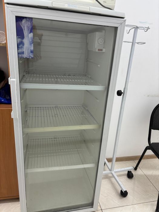 Витринный холодильник