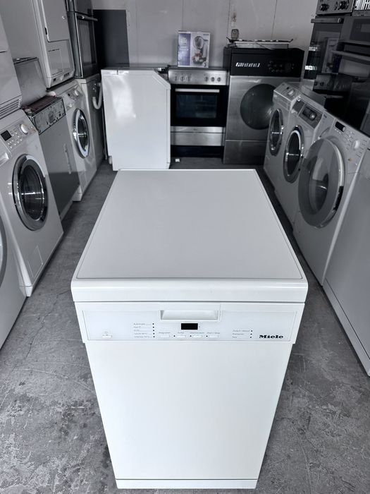 Съдомиялна + гаранция 1 година.  MIELE малка тясна 45см. Свободно стояща. Безплатна доставка за София.