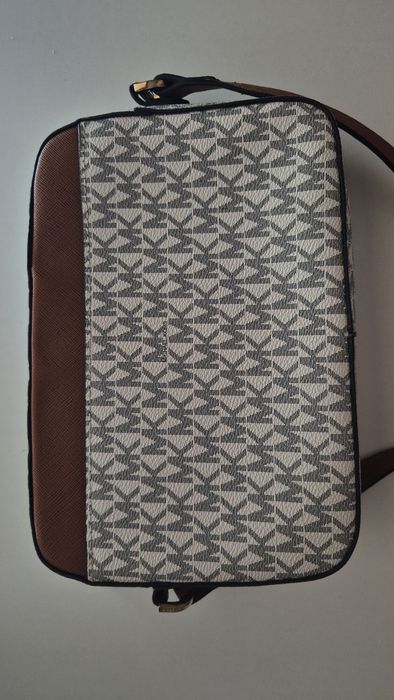 Продам сумку Michael Kors!!