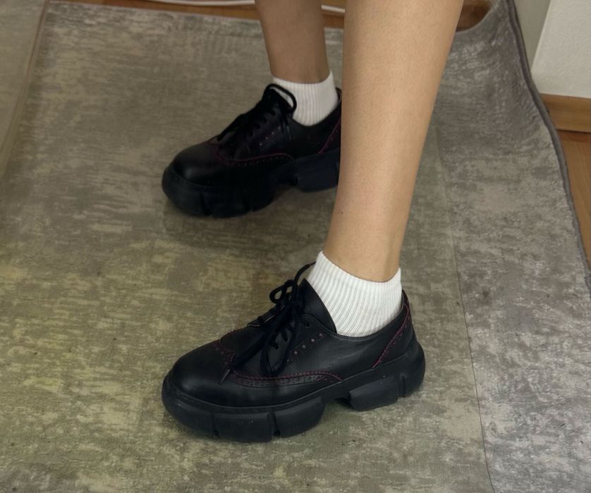 Женские кроссовки