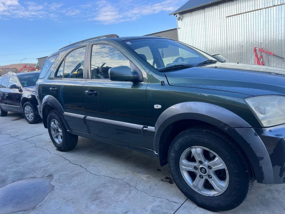 DEZMEMBREZ Piese Auto Kia Sorento Motor 2.5 CRDI Diesel Euro 3 4 Motor 2.5 Diesel cod D4CB cutie viteze manuala 5 trepte 4x4 cutie transfer Fata completa bara fata Capota far aripa portiera fata spate stanga dreapta haion oglinda