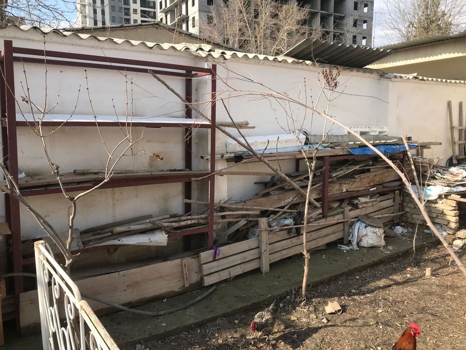 Железные стеллажи