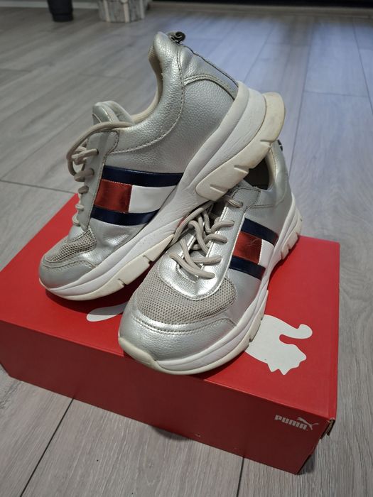 Adidași Tommy Hilfiger