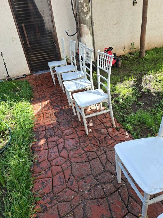 Vand scaune chiavari