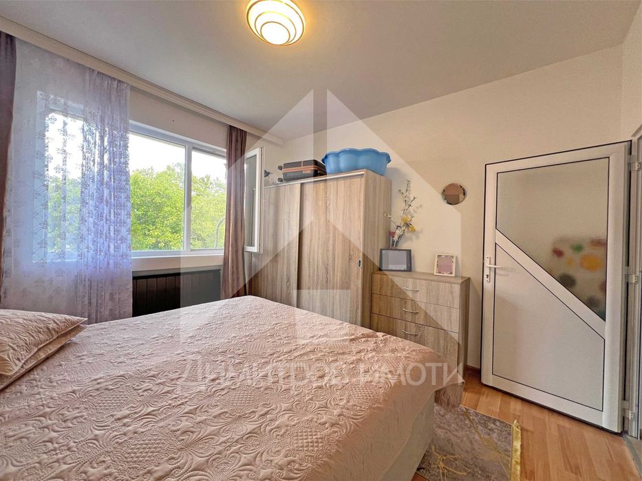 Продава двустаен апартамент готов за живеене - гр. Вълчи дол. Център.