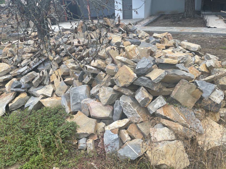 Естествен камък за зидане на къщи огради чешми барбекюта