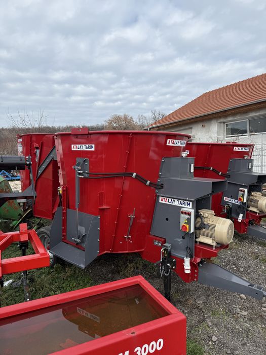 Миксер за фураж ток и трактор 3 кубика