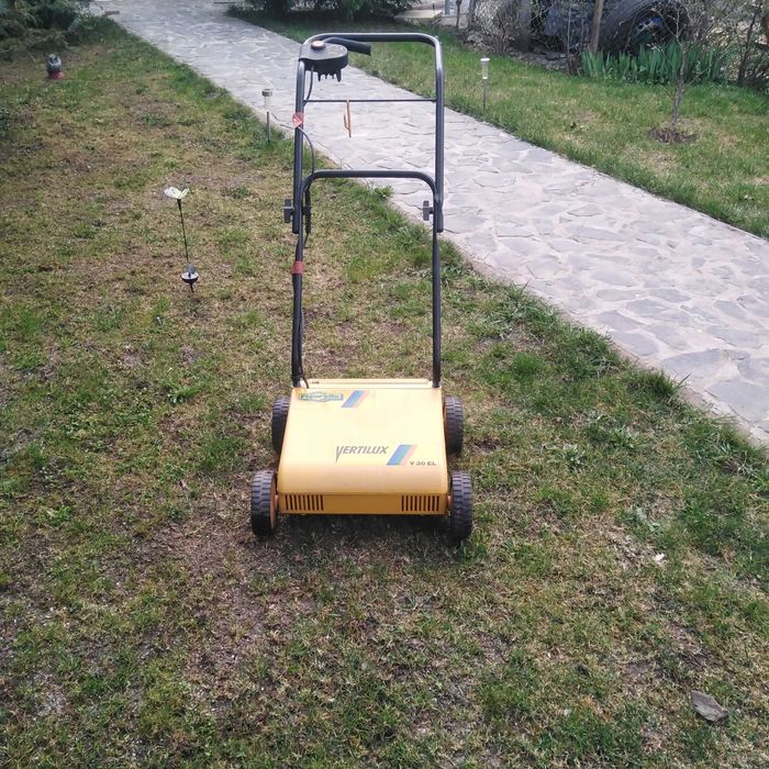 Scarificator electric pentru gazon