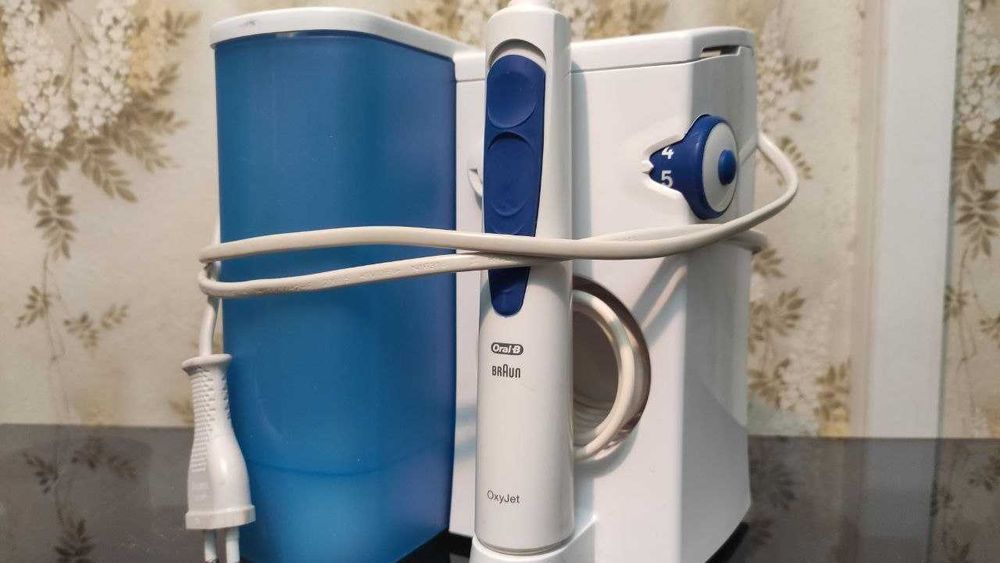 Ирригатор Braun Oral B - для чистки зубов (Германия).