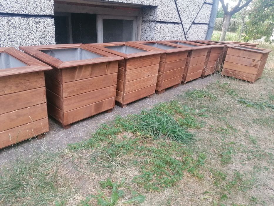 Дървени високи саксии