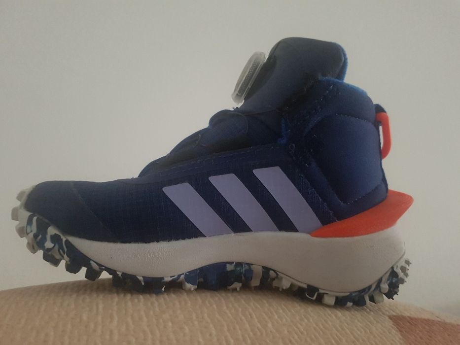 Vând adidași terex de sport