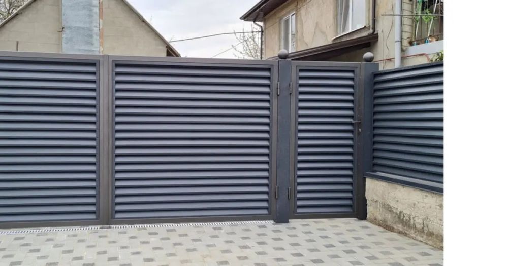 Executăm porți din lamele cu tot cu montaj cu totul 7000 RON poartă mare la 4 m cu 2 m poartă mică doar la 7000 RON executăm