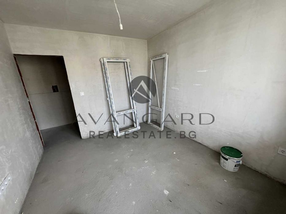 оф.18878 Просторен тристаен пред акт 14/ Южен