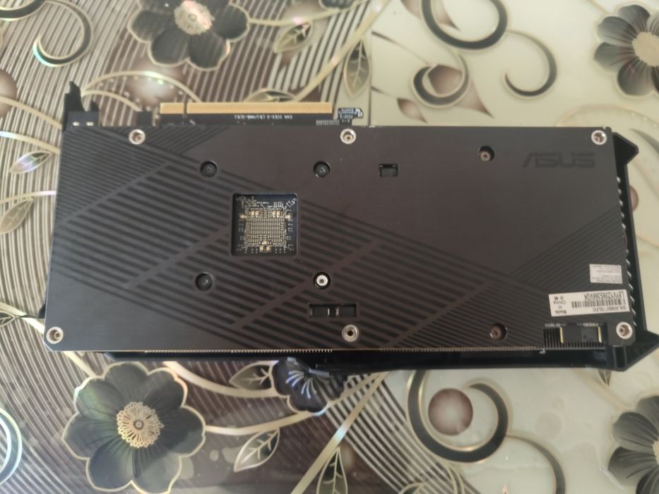 vand placa video amd rx5600xt