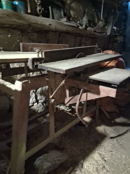 Продавам абрихт в отлично състояние.